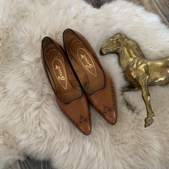 Vintage leather Brevitt Wing Tip heels Sz 8aa - Picture 1 of 6